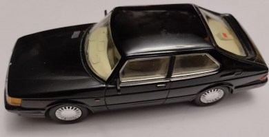 SAAB 900